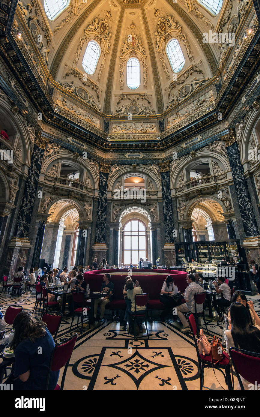 Cafe à l'intérieur du Kunsthistorisches Museum ou Musée de l'histoire de l'Art, Vienne, Autriche Banque D'Images