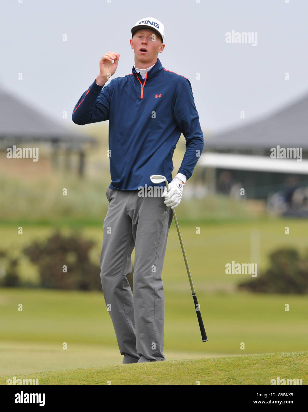 Jimmy Mullen regarde sa puce arriver à court le 17 au cours du quatrième jour du championnat Alfred Dunhill Links au Old course, St Andrews. APPUYEZ SUR ASSOCIATION photo. Date de la photo: Dimanche 4 octobre 2015. Voir PA Story GOLF Dunhill. Le crédit photo devrait se lire comme suit : Ian Rutherford/PA Wire. RESTRICTIONS aucune utilisation commerciale. Pas de fausse association commerciale. Pas d'émulation vidéo. Aucune manipulation des images. Banque D'Images