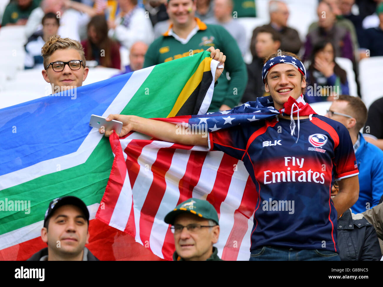 Rugby Union - coupe du monde de Rugby 2015 - Pool B - Afrique du Sud v USA - Stade olympique.Les fans des États-Unis et de l'Afrique du Sud montrent leur soutien dans les tribunes précédant le match de la coupe du monde au stade olympique de Londres. Banque D'Images