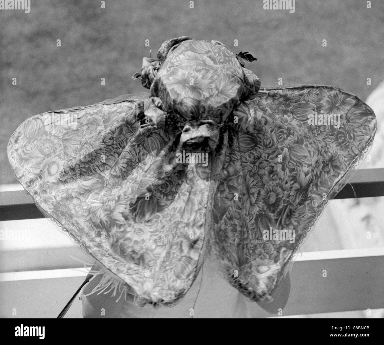 Royal Ascot Race Réunion - Journée d'ouverture - Butterfly Hat - Londres Banque D'Images