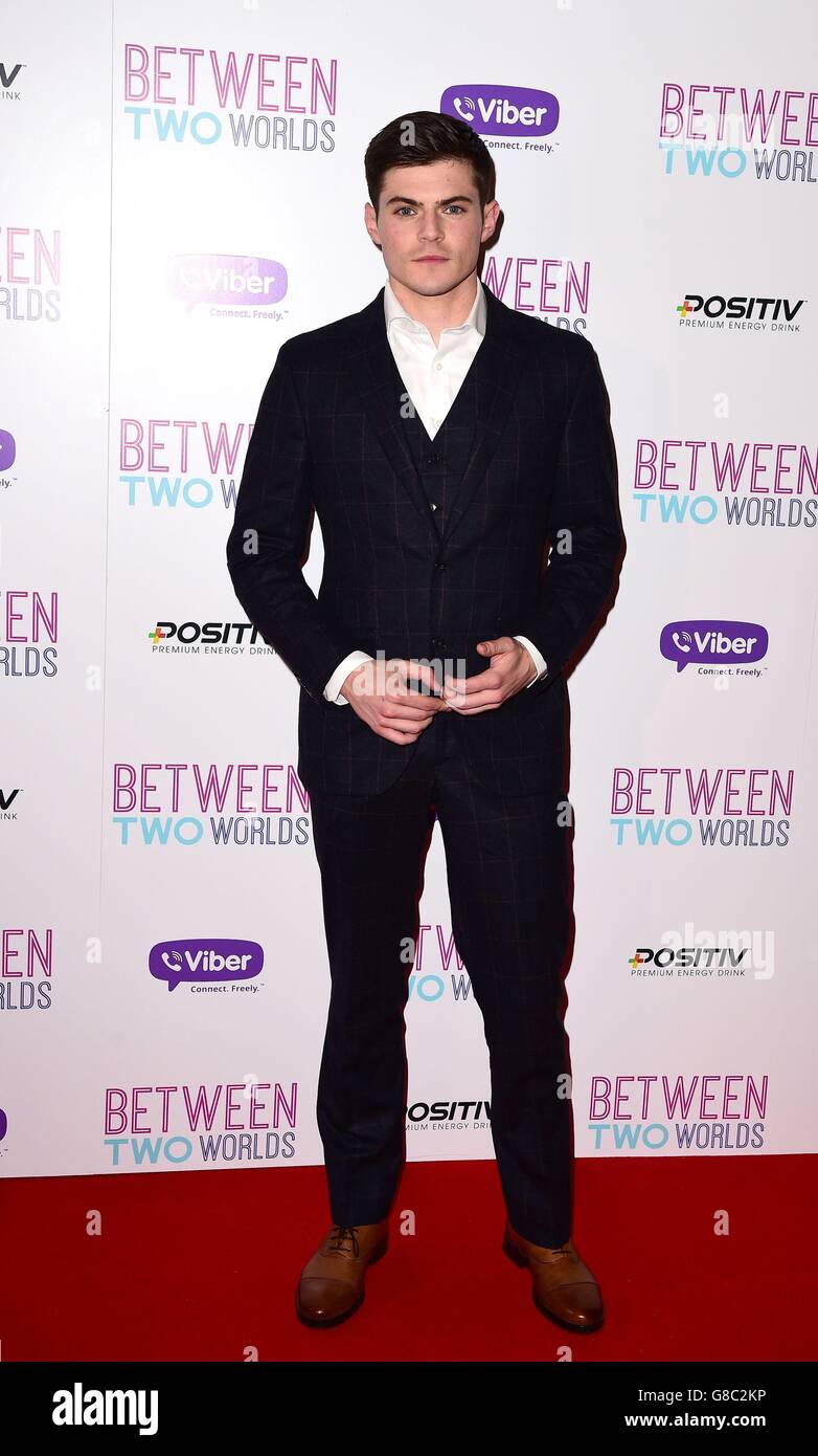 Chris Mason participe à la première mondiale de Between Two Worlds à Picturehouse Central, Londres. Banque D'Images