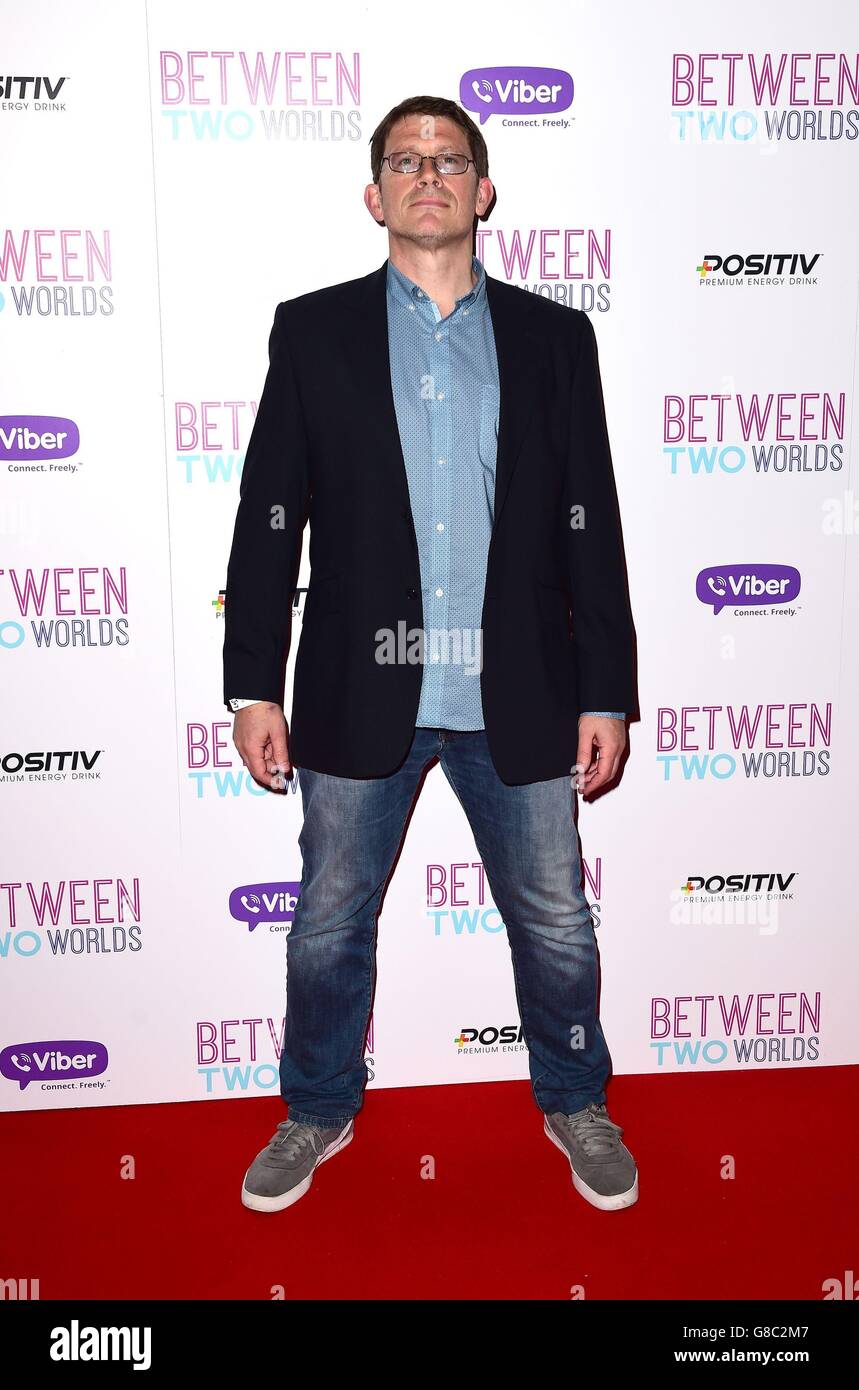 James Marquand participe à la première mondiale d'entre deux mondes à Picturehouse Central, Londres. Banque D'Images