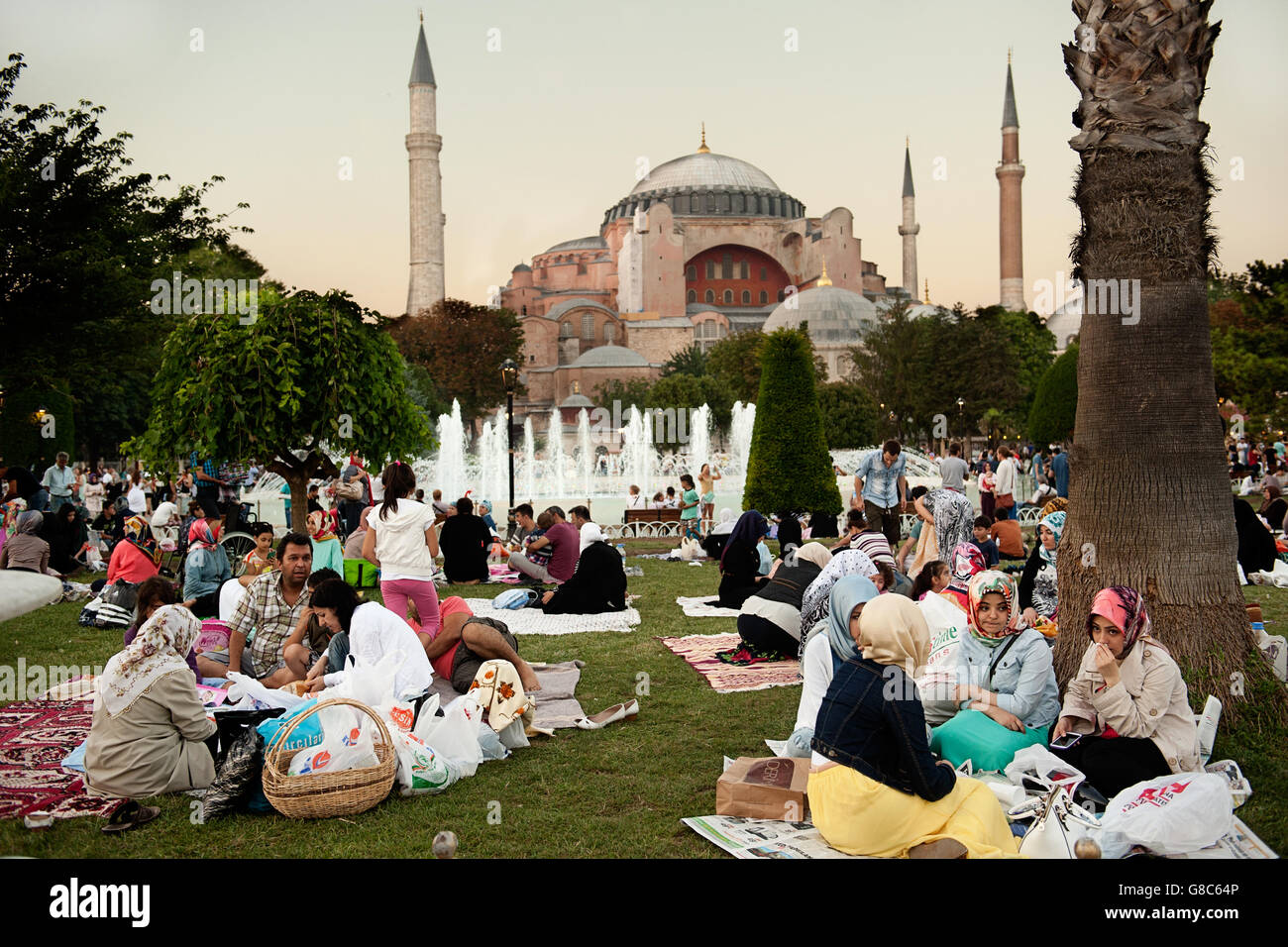 Coucher du soleil surviennent pendant le Ramadan pique-nique Banque D'Images