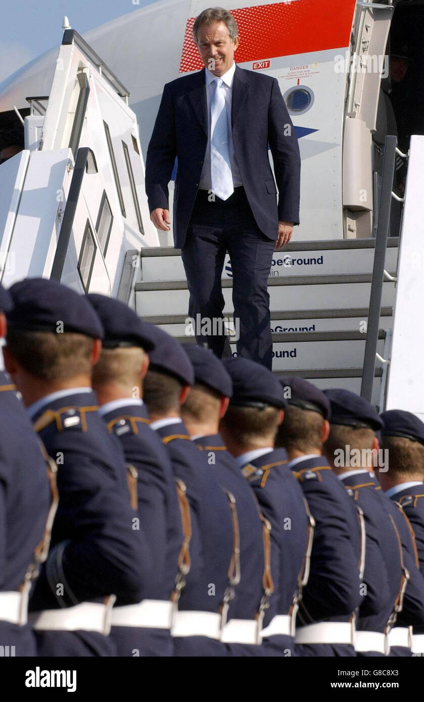 Le Premier ministre britannique Tony Blair arrive à Berlin le lundi 13 juin 2005 pour des entretiens avec le chancelier Gerhard Schroeder. Banque D'Images