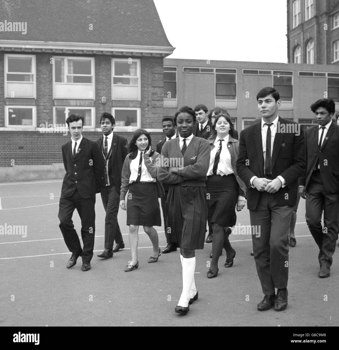 Des étudiants de haut niveau se forment à l'école complète Archway, notamment des Chypriotes grecs, des Chypriotes turcs, des Indiens de l'Ouest, des Egyptiens et des Britanniques.Quatre cent des 920 élèves de l'école sont des immigrants, issus d'une grande variété de nationalités. Banque D'Images