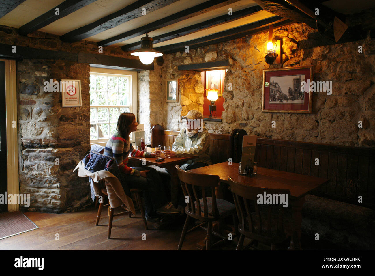 Pubs d'Oxford. La Taverne du gazon est un 14e siècle pub appuyé contre l'un des rares bits restants du mur de la ville. Banque D'Images