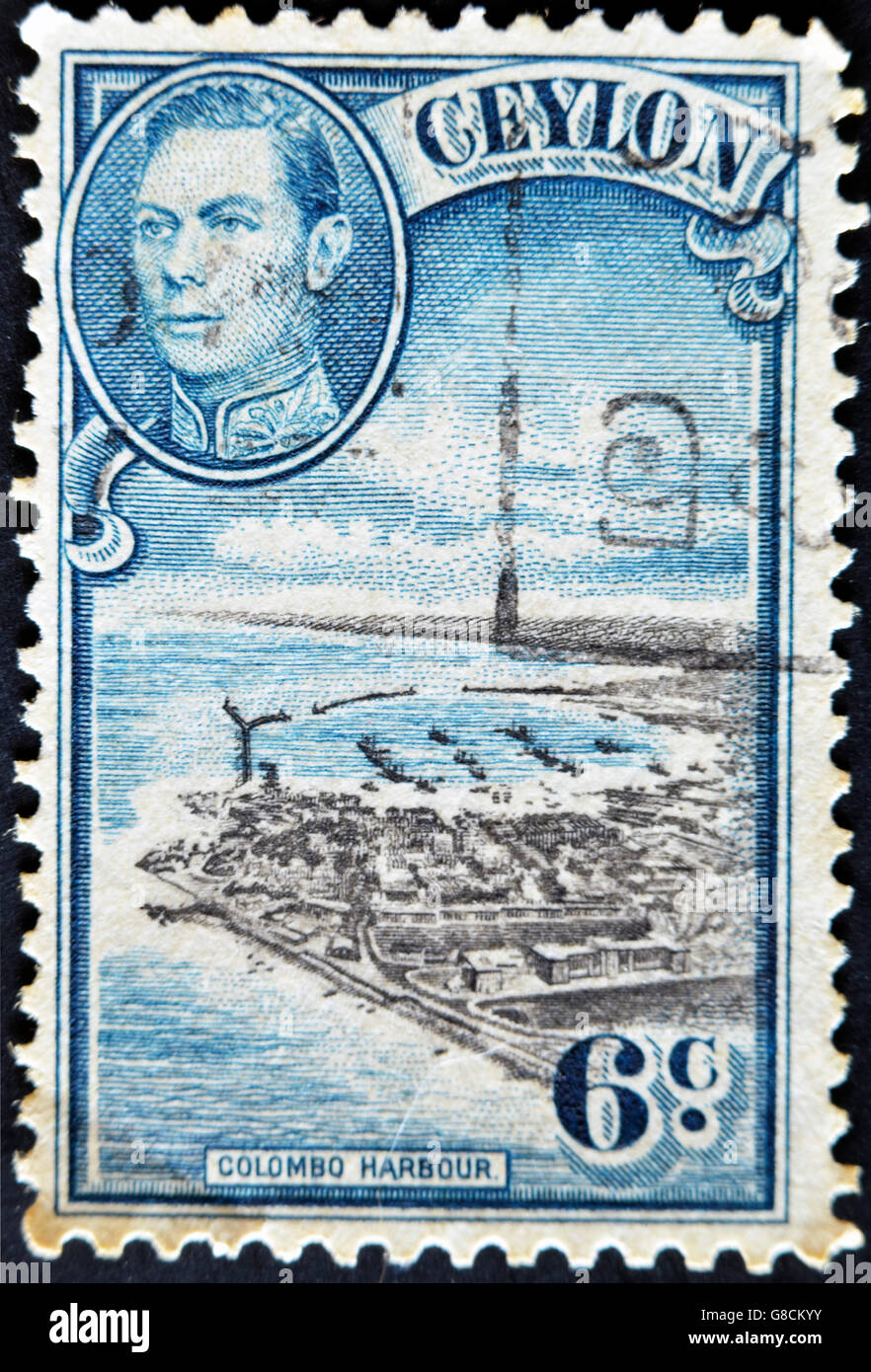 CIRCA 1937-Ceylan:un timbre imprimé à Ceylan montre image du port de Colombo et le roi George VI, vers 1937 Banque D'Images