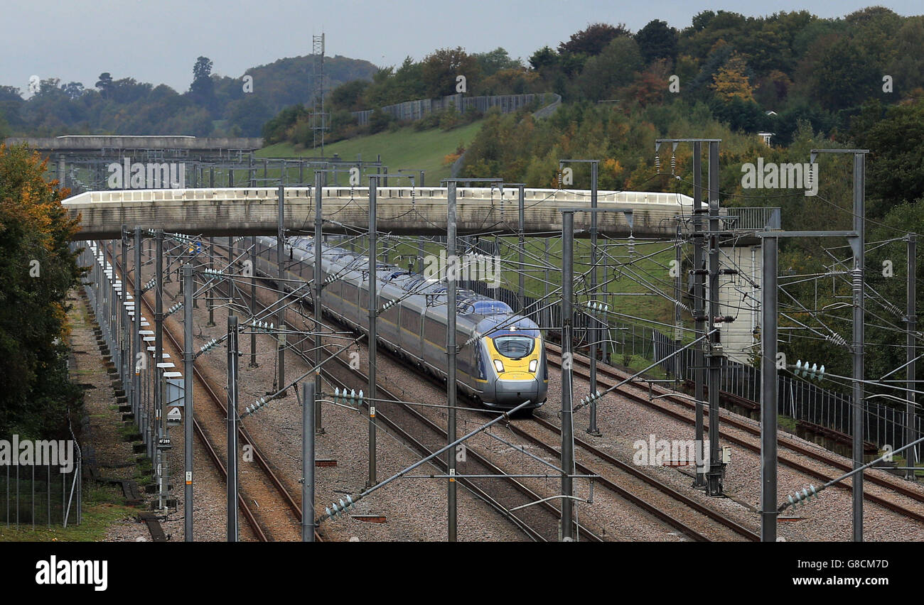 Un tout nouveau train à grande vitesse Eurostar e320 (classe 374) traverse Kent au cours d'un programme d'essais sur la ligne de chemin de fer à grande vitesse 1 avant que Eurostar ne lance la nouvelle flotte de trains plus tard dans l'année. Banque D'Images