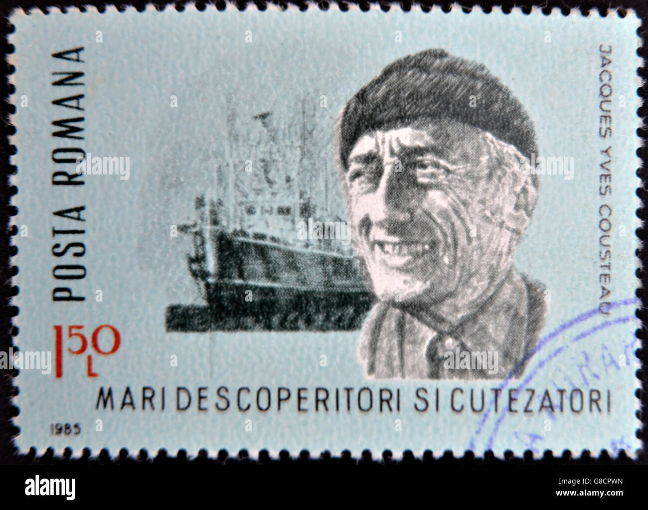Roumanie - circa 1985 : timbres en Roumanie, voir Jacques Yves Cousteau, la Calypso, navire de recherche circa 1985. Banque D'Images