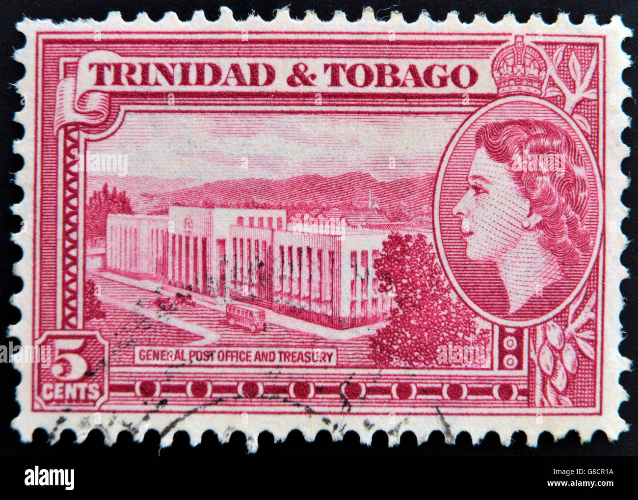 Trinité-ET-TOBAGO - circa 1950 : timbre imprimé en Trinité montre General Post Office et du trésor, vers 1953 Banque D'Images