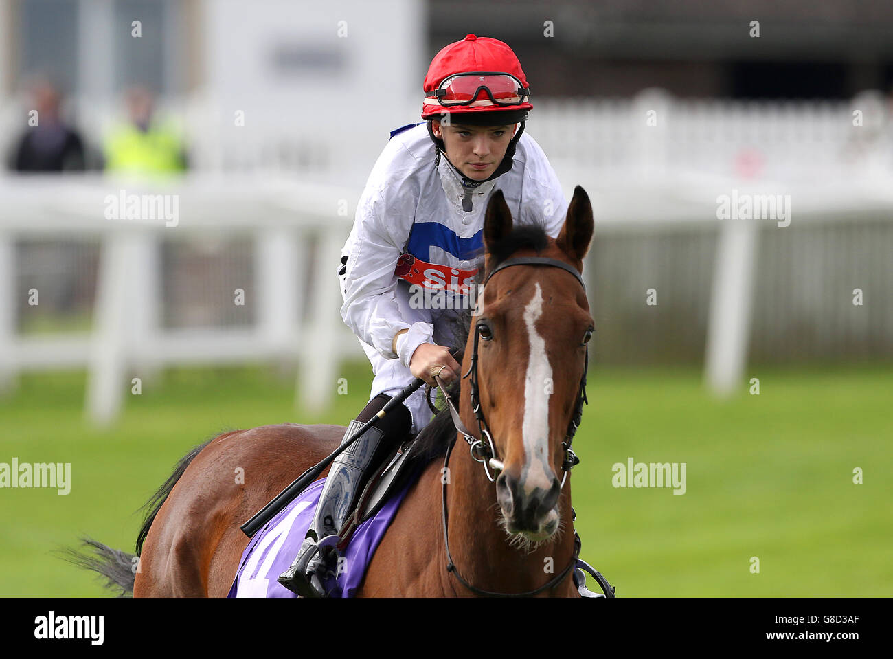 Courses hippiques - Hippodrome de Beverley. Jockey Nicola Grundy Banque D'Images