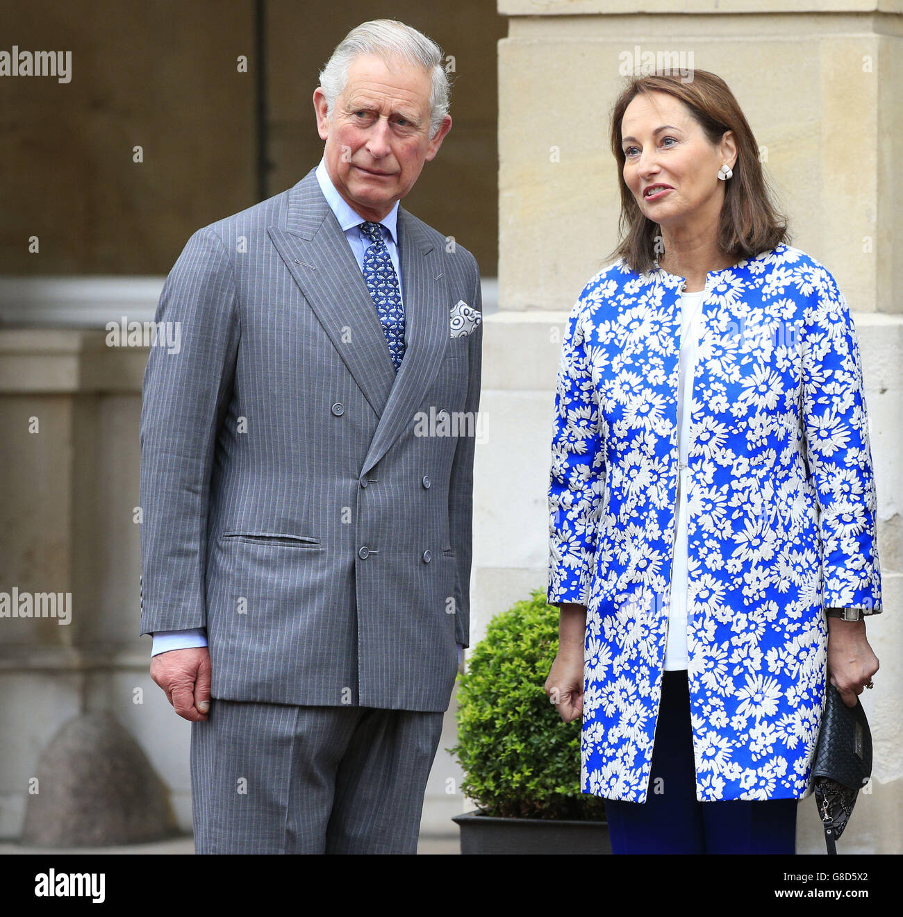 Le Prince de Galles et Ségolène Royal (à droite) arrivent à une réunion sur les forêts et les changements climatiques à Lancaster House à Londres, en prévision de la prochaine Conférence COP21 des Nations Unies sur les changements climatiques à Paris. Banque D'Images