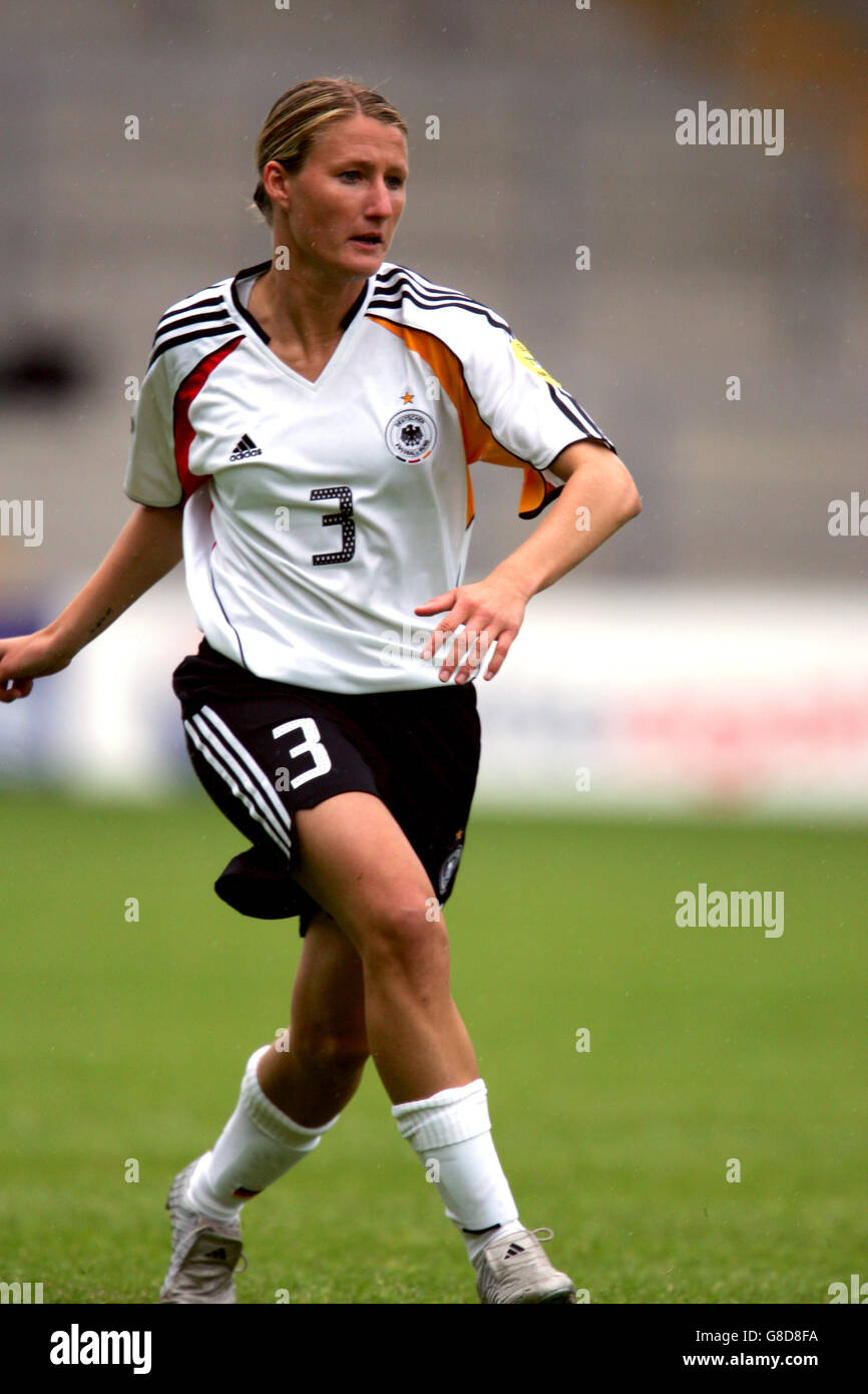 Football - UEFA European Women's Championship 2005 - Groupe B - Allemagne / France - Stade Halliwell Jones. Sonja Fusl, Allemagne Banque D'Images