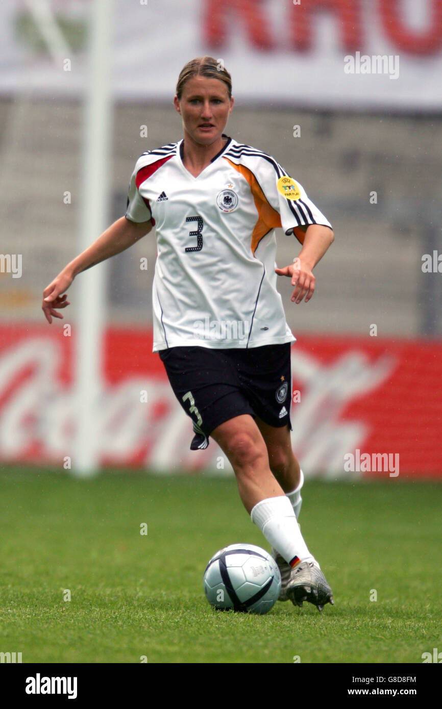 Football - UEFA European Women's Championship 2005 - Groupe B - Allemagne / France - Stade Halliwell Jones. Sonja Fusl, Allemagne Banque D'Images