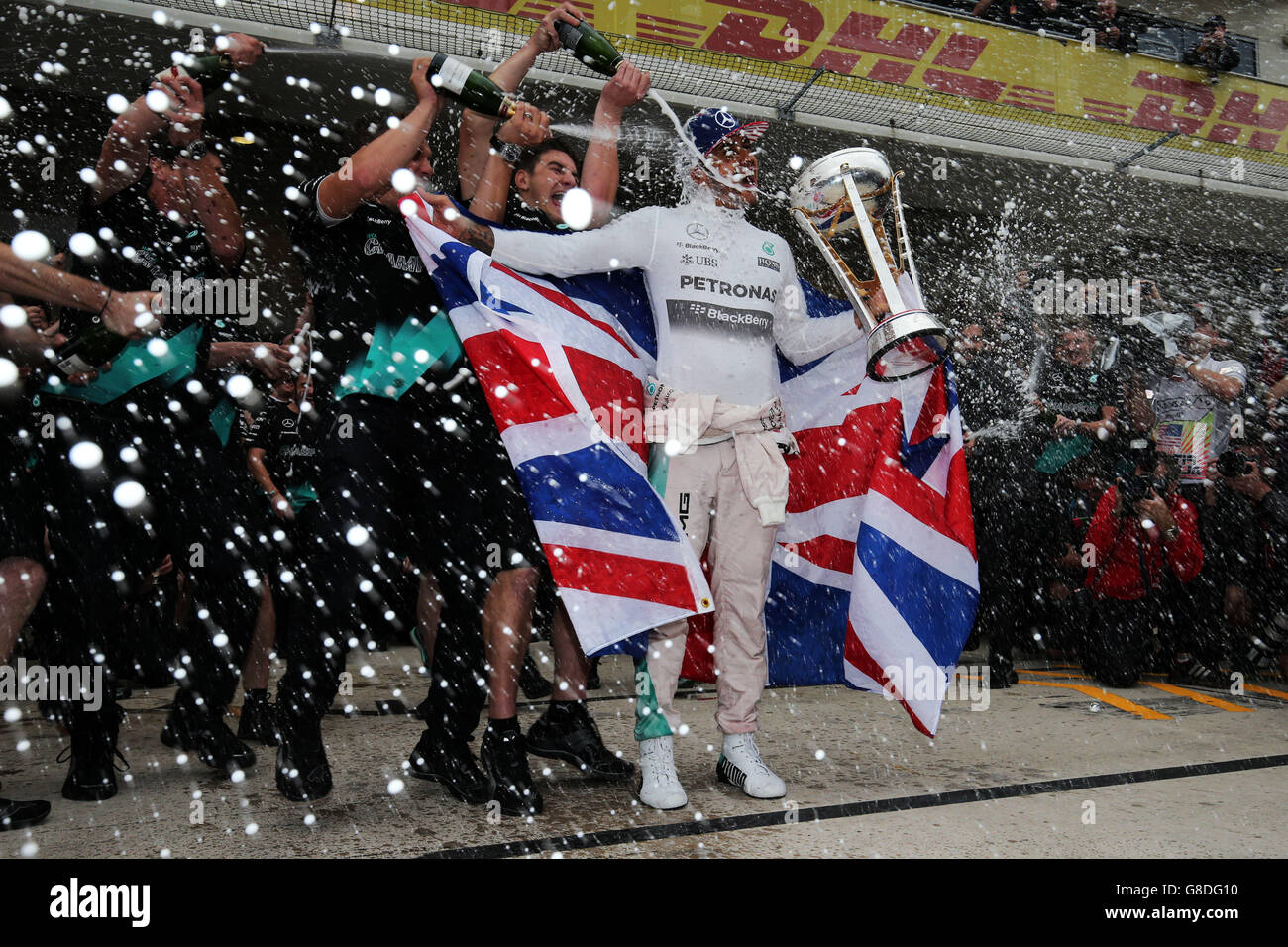 Lewis Hamilton de Mercedes célèbre sa victoire et remporte le Championnat du monde de Formule 1 2015 avec l'équipe Mercedes après le Grand Prix des États-Unis au circuit of the Americas à Austin, Texas, États-Unis. Banque D'Images