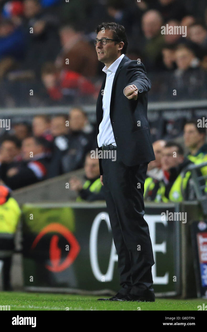 Football - Championnat Sky Bet - Milton Keynes dons / Charlton Athletic - Stade MK. Karel Fraeye, entraîneur-chef intérimaire de Charlton Athletic Banque D'Images