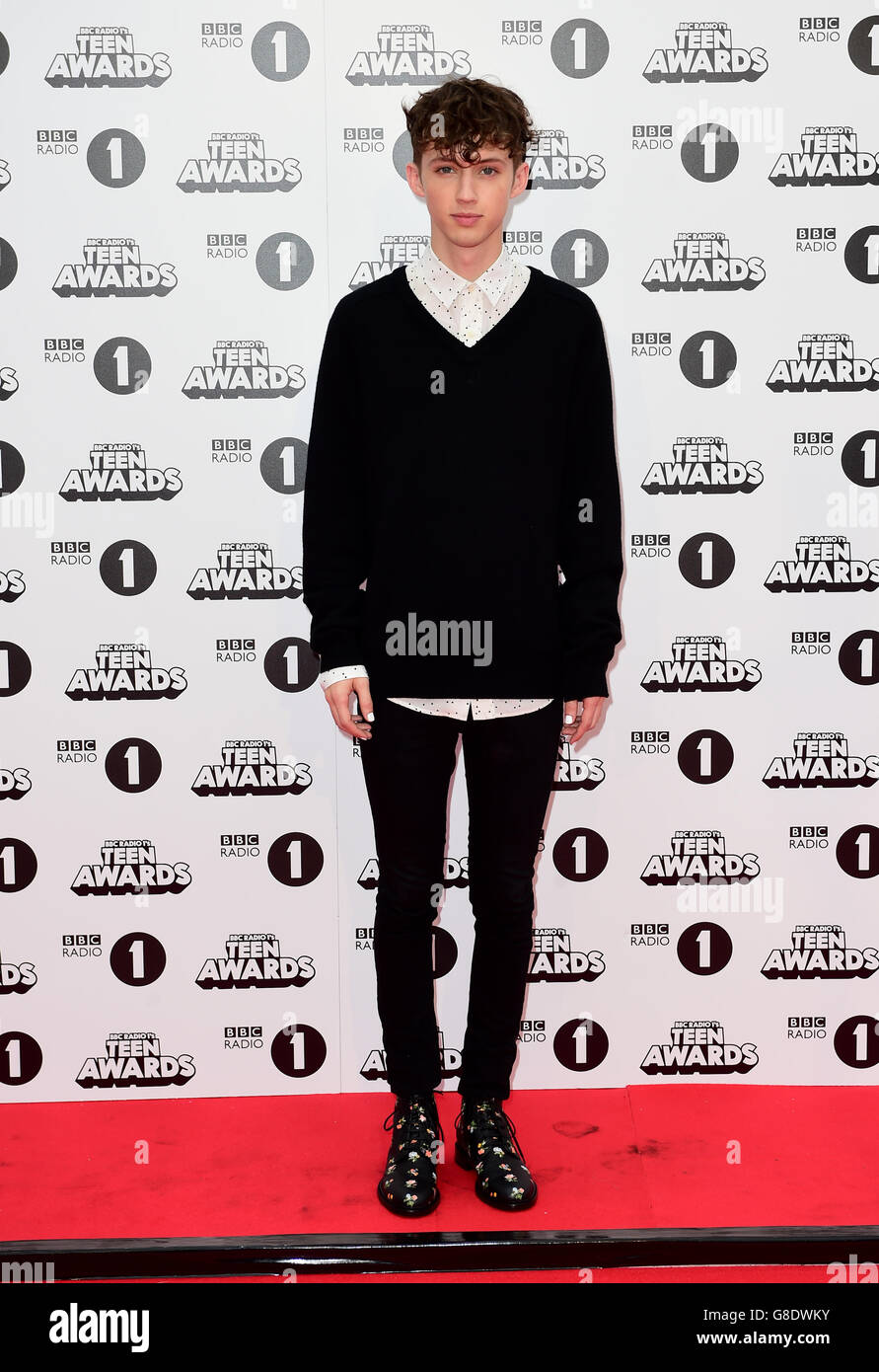 Troye Sivan arrive pour les prix Teen de la BBC radio 1, Wembley Arena, Londres. APPUYEZ SUR ASSOCIATION photo. Date de la photo: Dimanche 8 novembre 2015. Le crédit photo devrait se lire comme suit : Ian West/PA Wire Banque D'Images
