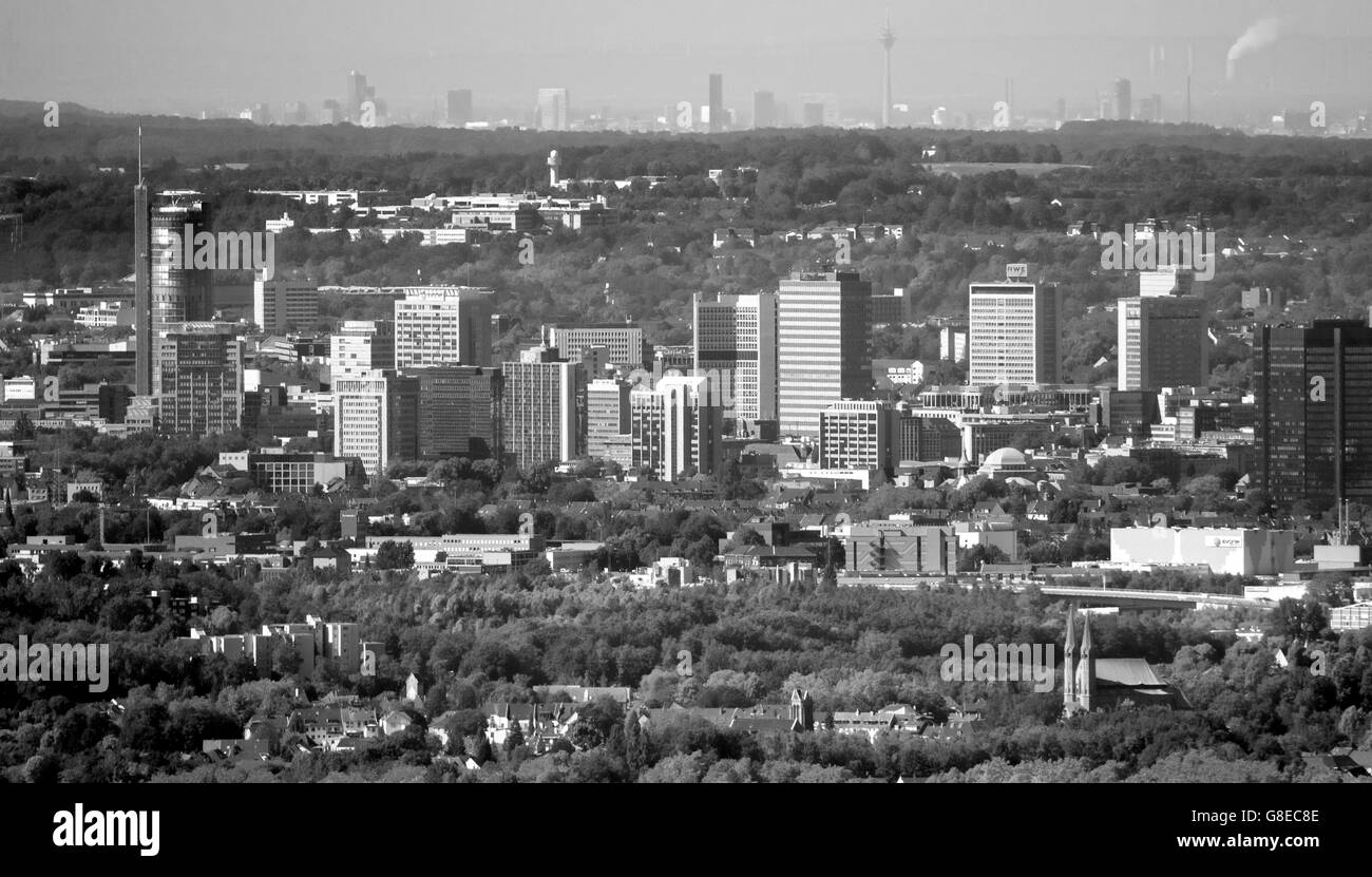 Vue aérienne de l'alimentation, de l'est photographiée, RWE Tower, Rathaus, EVONIK Essen tower, gratte-ciel de Postbank, Essen, Banque D'Images