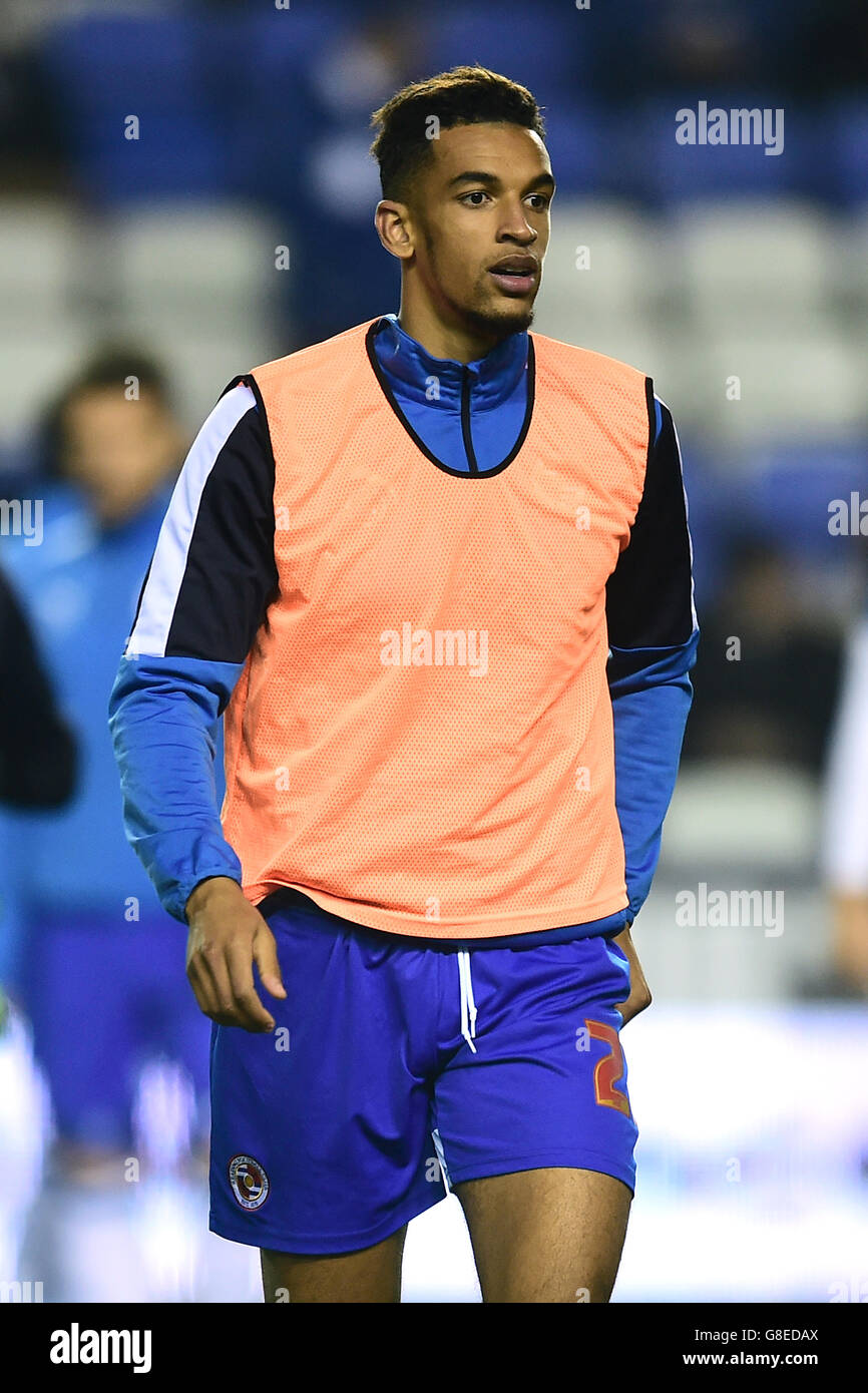 Football - Championnat Sky Bet - Reading v Huddersfield Town - Madejski Stadium.Nick Blackman est à la lecture pendant l'échauffement Banque D'Images