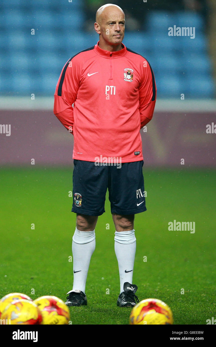 Football - Sky Bet League One - Coventry City v Barnsley - Ricoh Arena. Pete Tierney, scientifique sportif de Coventry City Banque D'Images