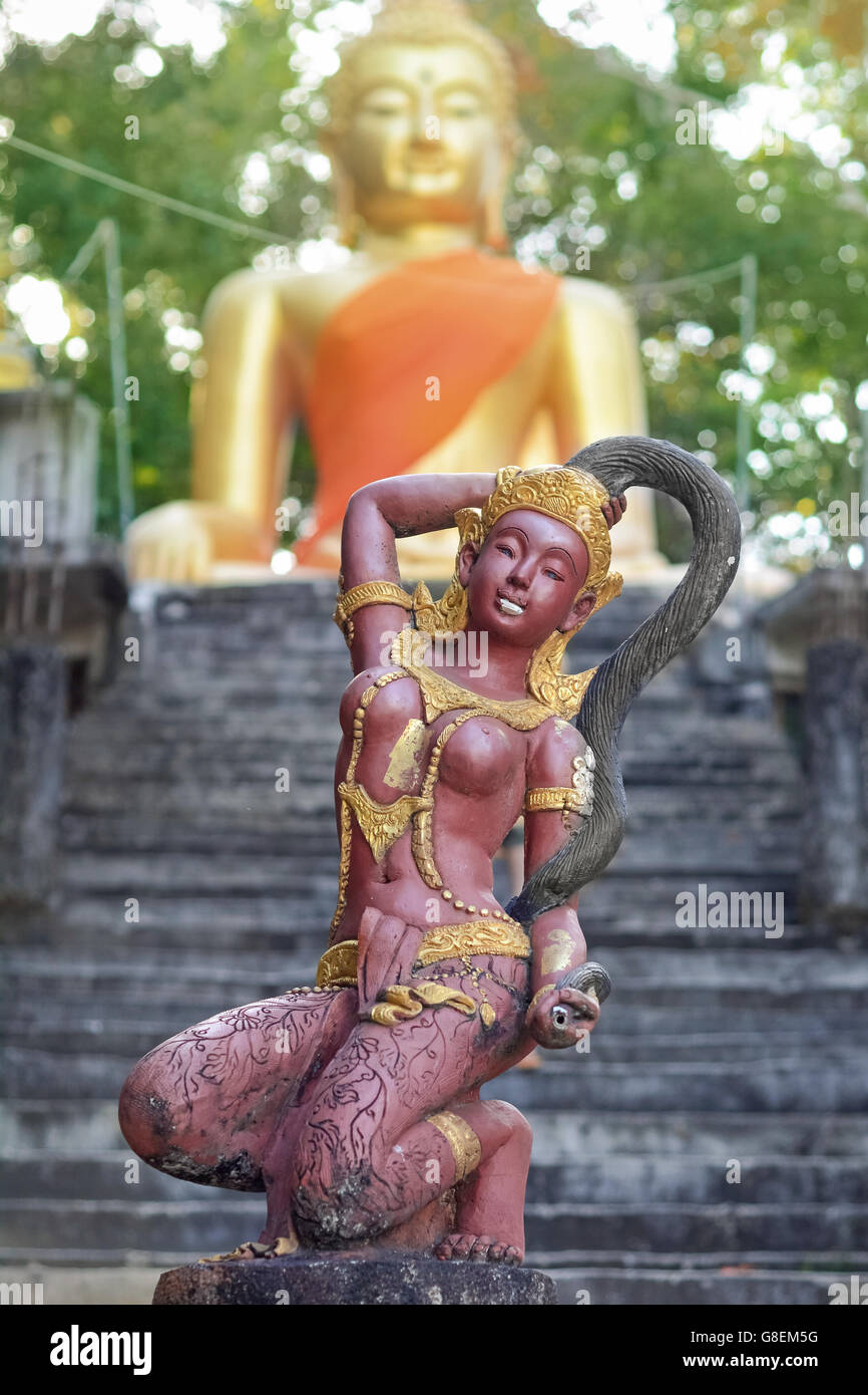 Phra Mae Thorani, la déesse de la terre, bouddhiste statue en Thaïlande Koh Phayam Banque D'Images