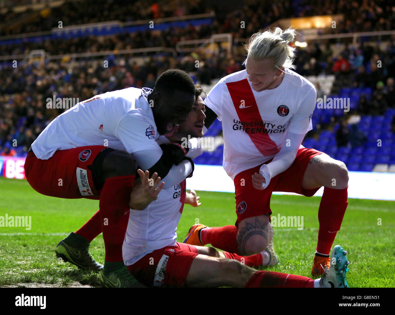 Johnnie Jackson (au centre) de Charlton Athletic célèbre ses premières parties but avec les coéquipiers Banque D'Images