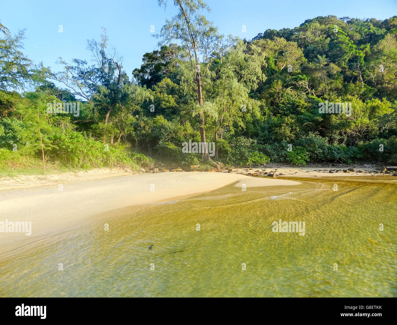 Plage paysage ensoleillé autour d'une île nommée Koh Rong Samloem situé au Cambodge Banque D'Images