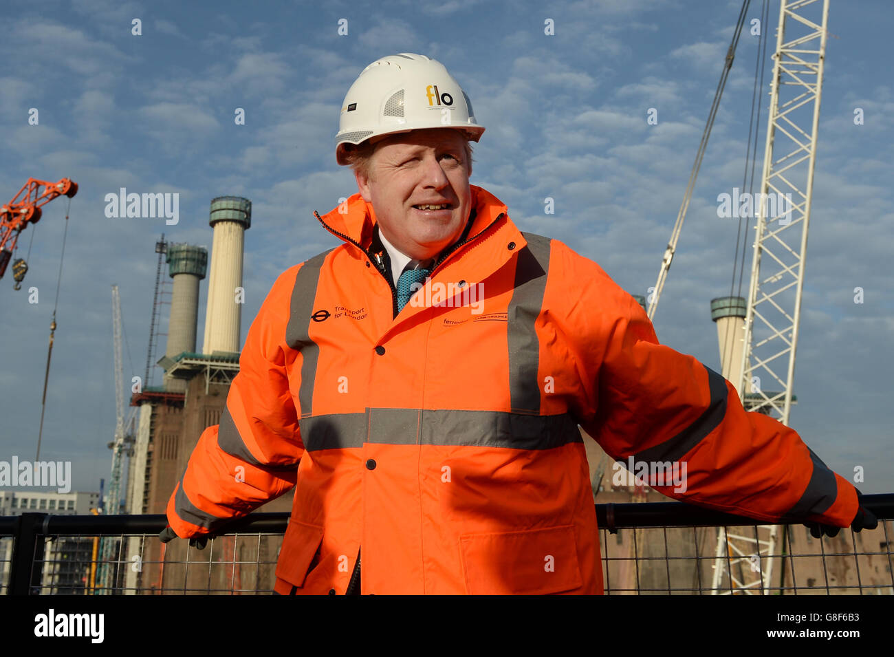 Le maire de Londres Boris Johnson aide à commencer les travaux sur l'extension de la ligne Nord à Battersea, dans le sud de Londres, qui reliera Kennington à neuf Elms et le développement de la nouvelle centrale électrique de Battersea. Banque D'Images