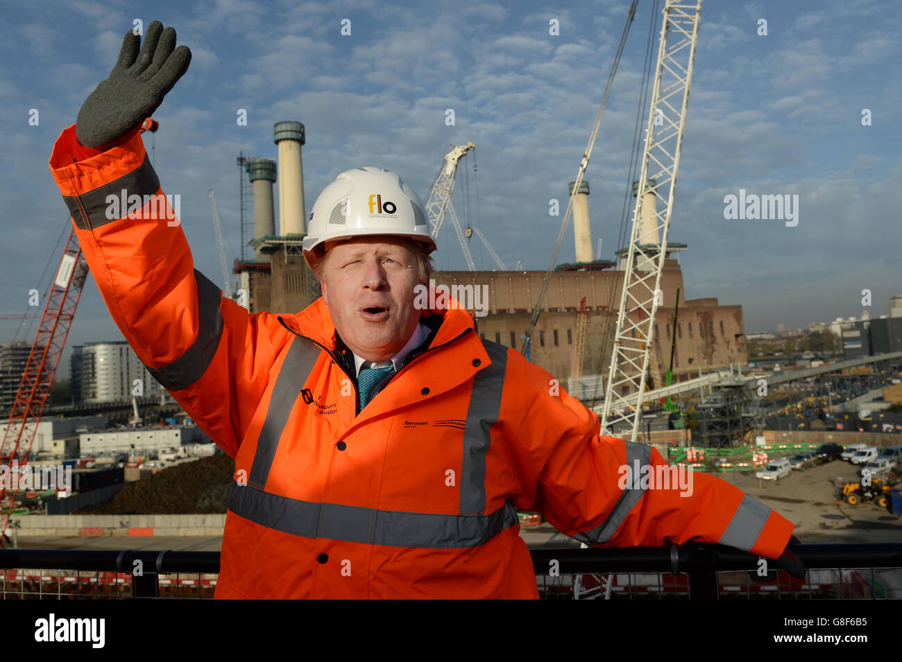 Le maire de Londres Boris Johnson aide à commencer les travaux sur l'extension de la ligne Nord à Battersea, dans le sud de Londres, qui reliera Kennington à neuf Elms et le développement de la nouvelle centrale électrique de Battersea. Banque D'Images