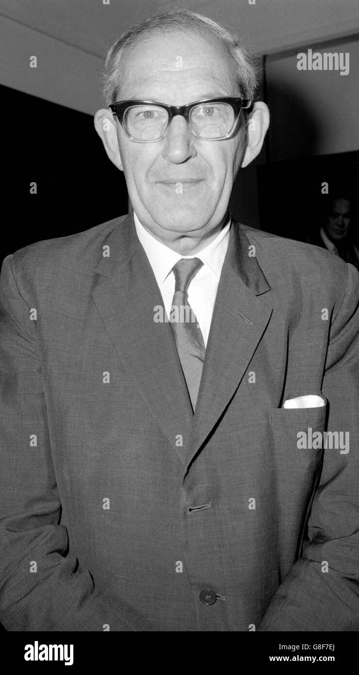 Professeur Sir Dugald Baird, président du Centre de recherche sur l'accouchement. Banque D'Images