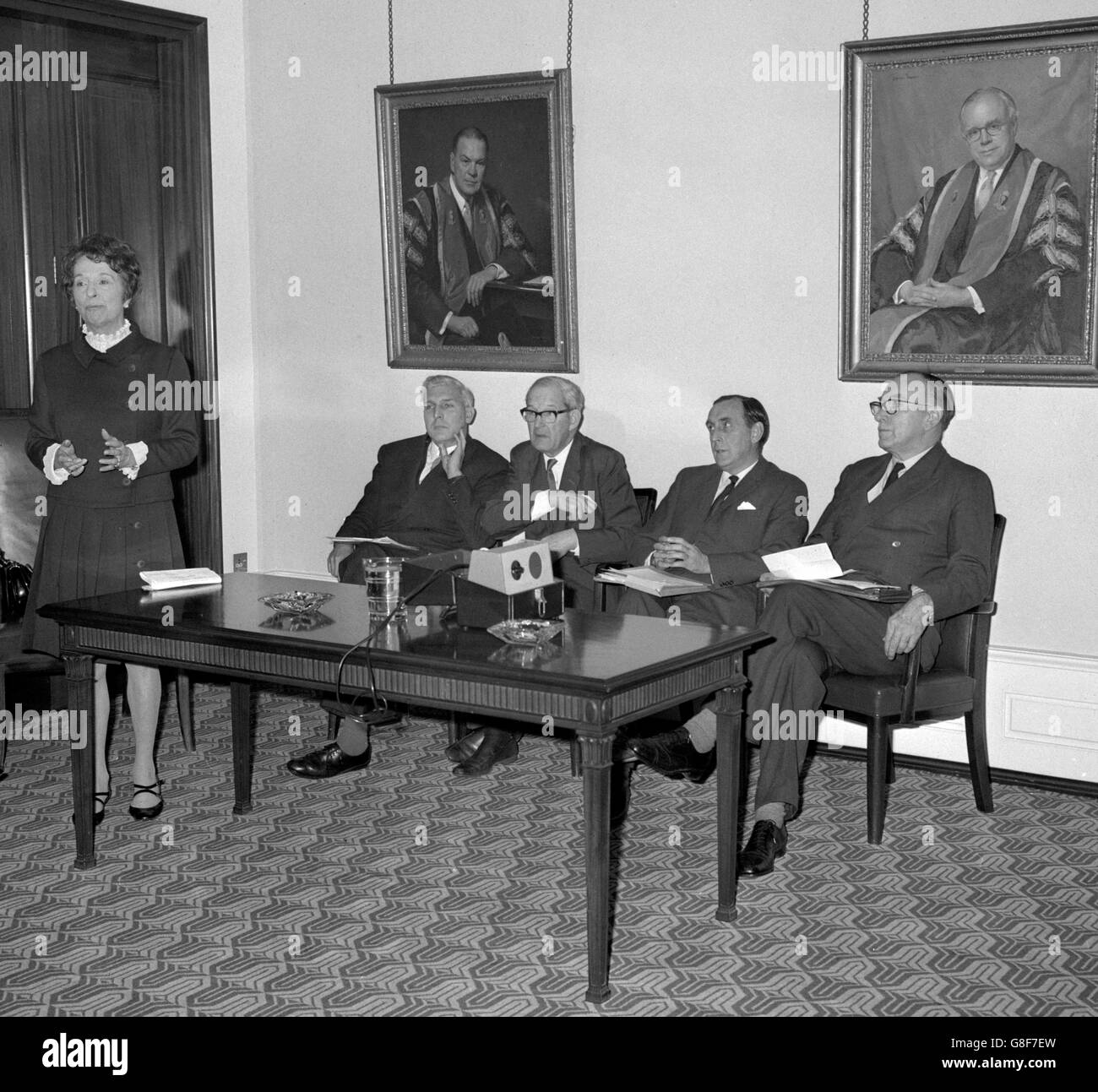 Horaires d'ouverture - Centre de recherches de l'Accouchement - Londres Banque D'Images