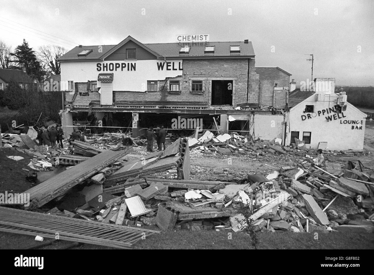 Le bar et discothèque Droppin Well à Ballykelly, détruit par une explosion de bombes à la fin de la nuit dernière, au cours de laquelle 18 personnes sont mortes et plus de 60 ont été blessées. Banque D'Images