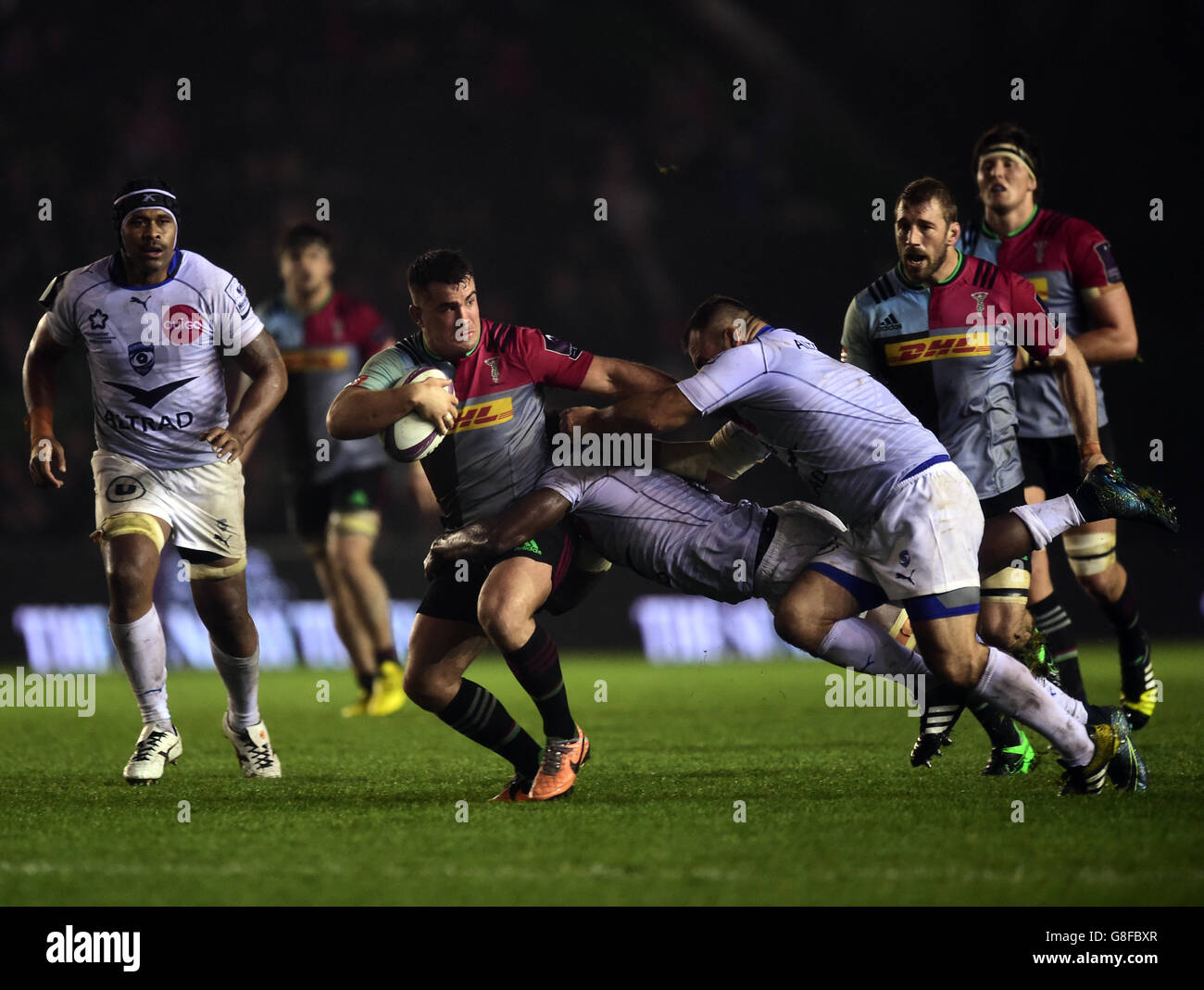Dave Ward de Harlequins est affronté lors de la coupe du défi européen, lors du match de billard trois à Twickenham Stoop, Londres. Banque D'Images