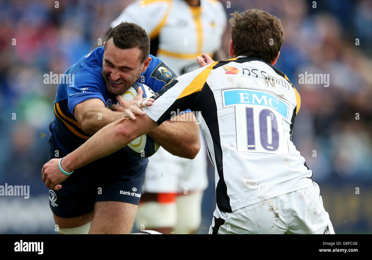 Dave Kearney, de Leinster, a été affronté par Ruaridh Jackson de Wasps lors de la coupe des champions d'Europe. Il a participé à cinq matchs à la RDS Arena de Ballsbridge, en Irlande. Banque D'Images