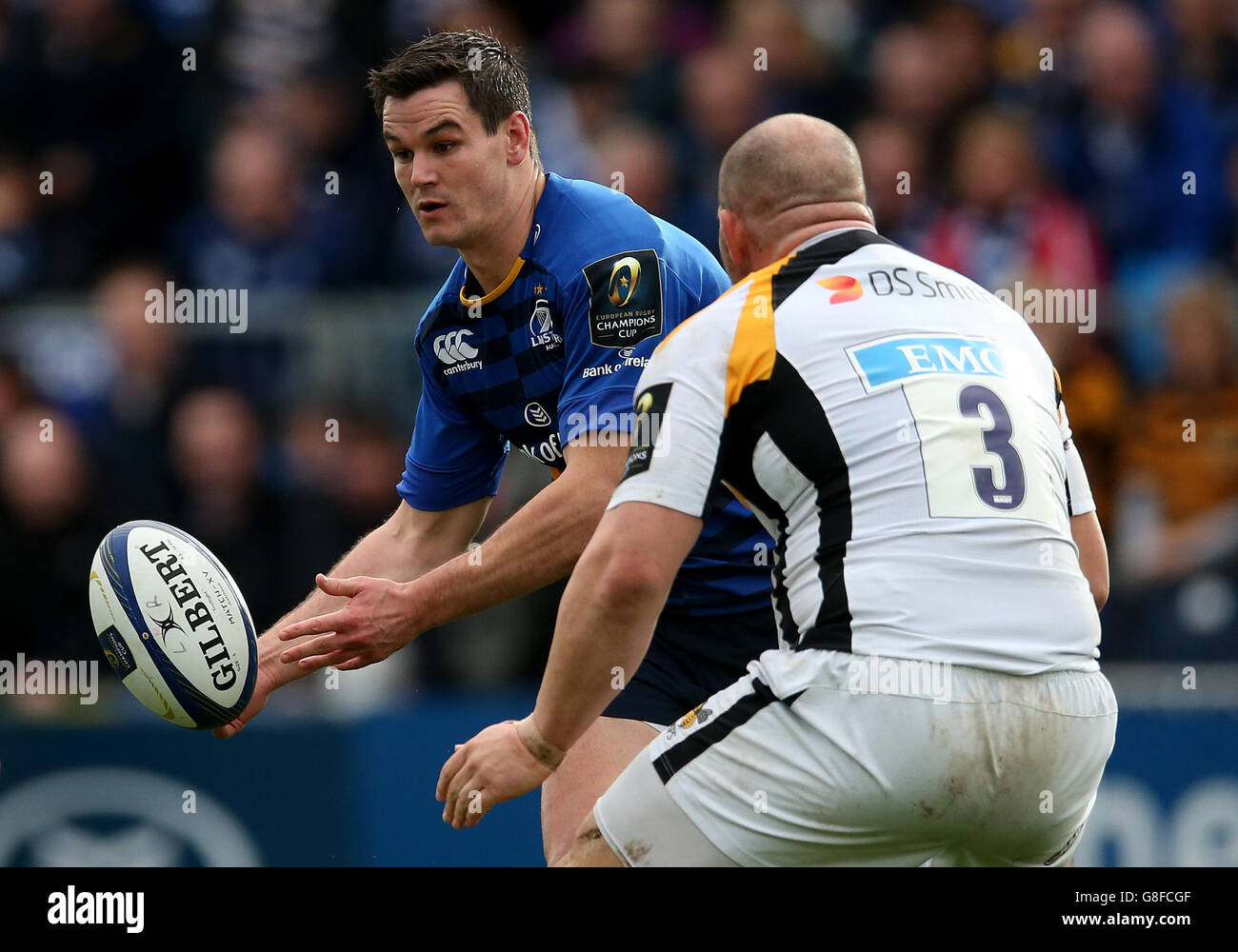 Jonathan Sexton de Leinster (à gauche) et Jake Cooper-Wooley de Wasps lors de la coupe des champions d'Europe, se disputer cinq matchs à la RDS Arena, Ballsbridge, Irlande. Banque D'Images