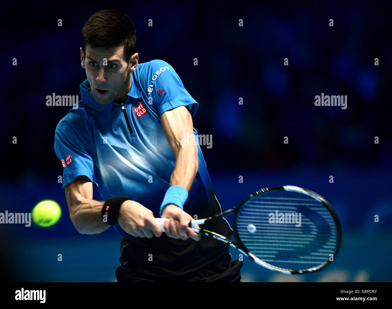 Le Novak Djokovic de Serbie en action pendant la première journée des finales du Tour du monde ATP à l'O2 Arena, Londres. APPUYEZ SUR ASSSOCIATION photo. Date de la photo: Dimanche 15 novembre 2015. Voir PA Story TENNIS Londres. Le crédit photo devrait se lire comme suit : Adam Davy/PA Wire Banque D'Images