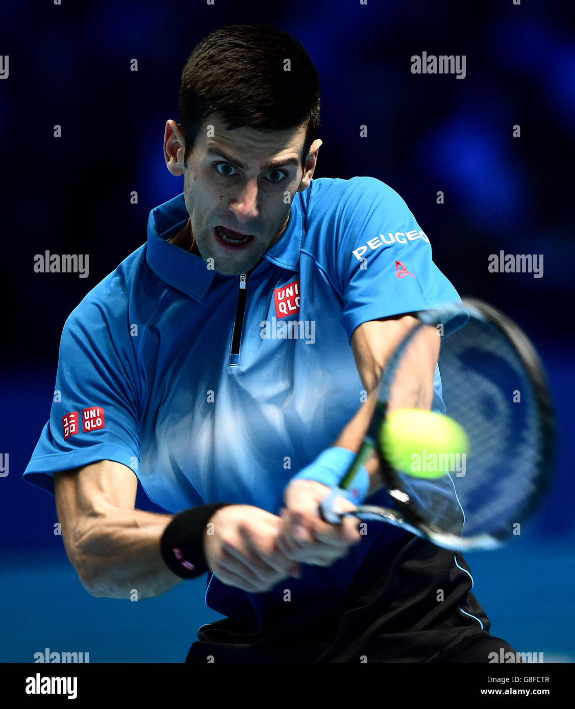 Le Novak Djokovic de Serbie en action pendant la première journée des finales du Tour du monde ATP à l'O2 Arena, Londres. APPUYEZ SUR ASSSOCIATION photo. Date de la photo: Dimanche 15 novembre 2015. Voir PA Story TENNIS Londres. Le crédit photo devrait se lire comme suit : Adam Davy/PA Wire Banque D'Images