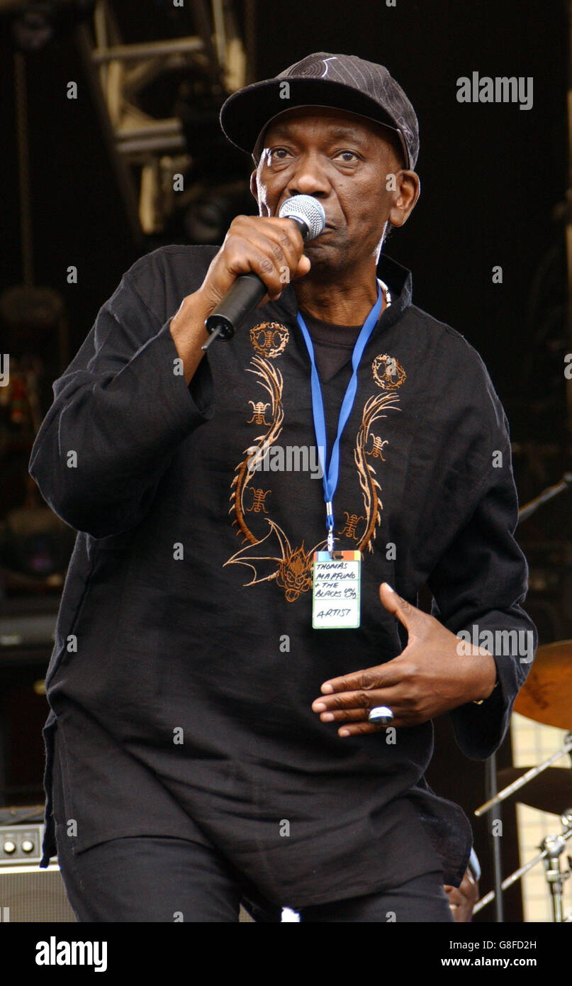 Live 8 Africa Calling concert - The Eden Project. Thomas Mapfumo, du Zimbabwe, se produit. Banque D'Images