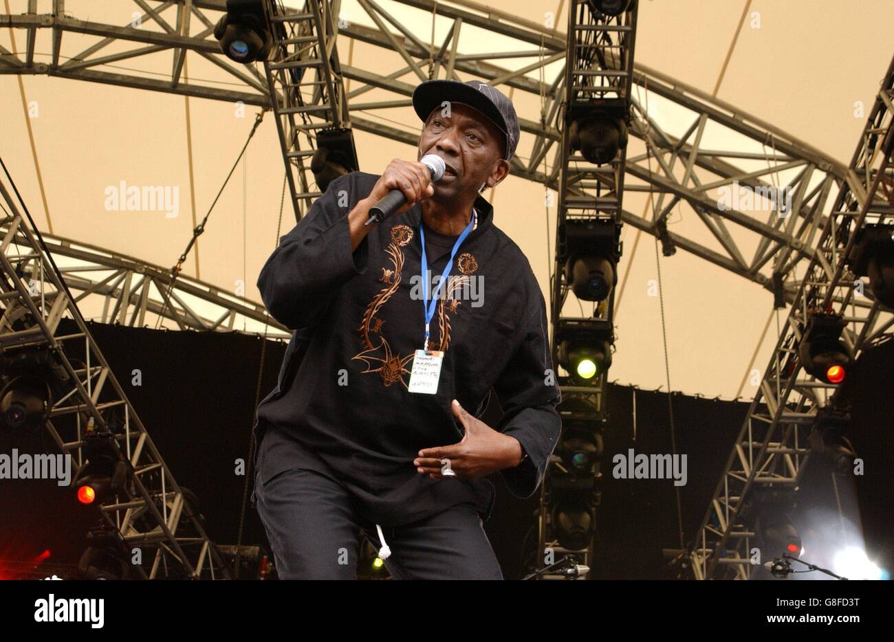 Live 8 Africa Calling concert - The Eden Project.Thomas Mapfumo, du Zimbabwe, en train de jouer. Banque D'Images