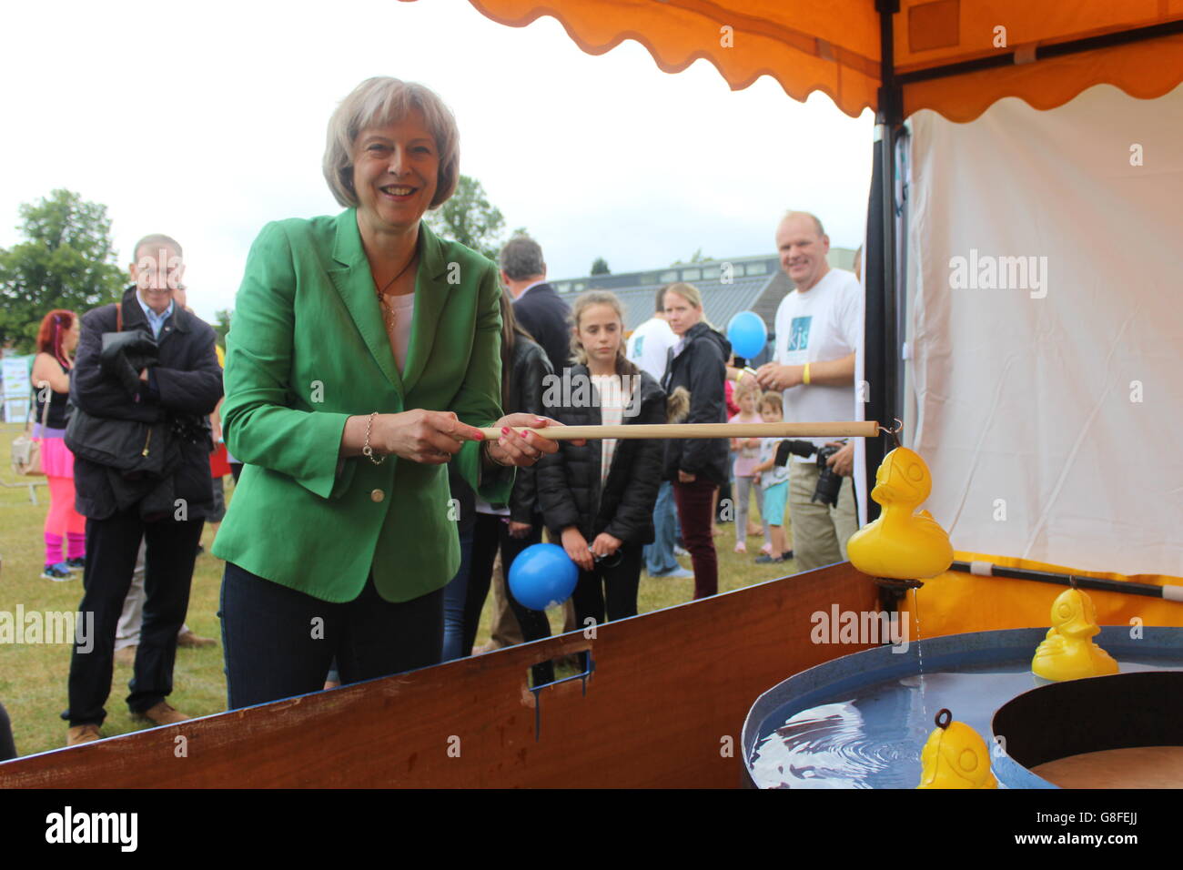 Theresa May - hameçons un canard & électeurs ! Banque D'Images