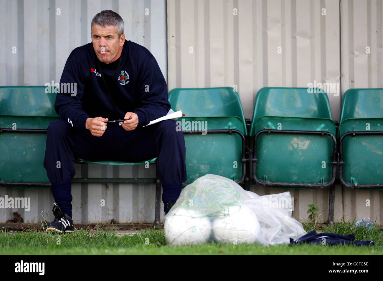 Football - Friendly - Total Network Solutions v Glentoran - Recreation Ground Banque D'Images