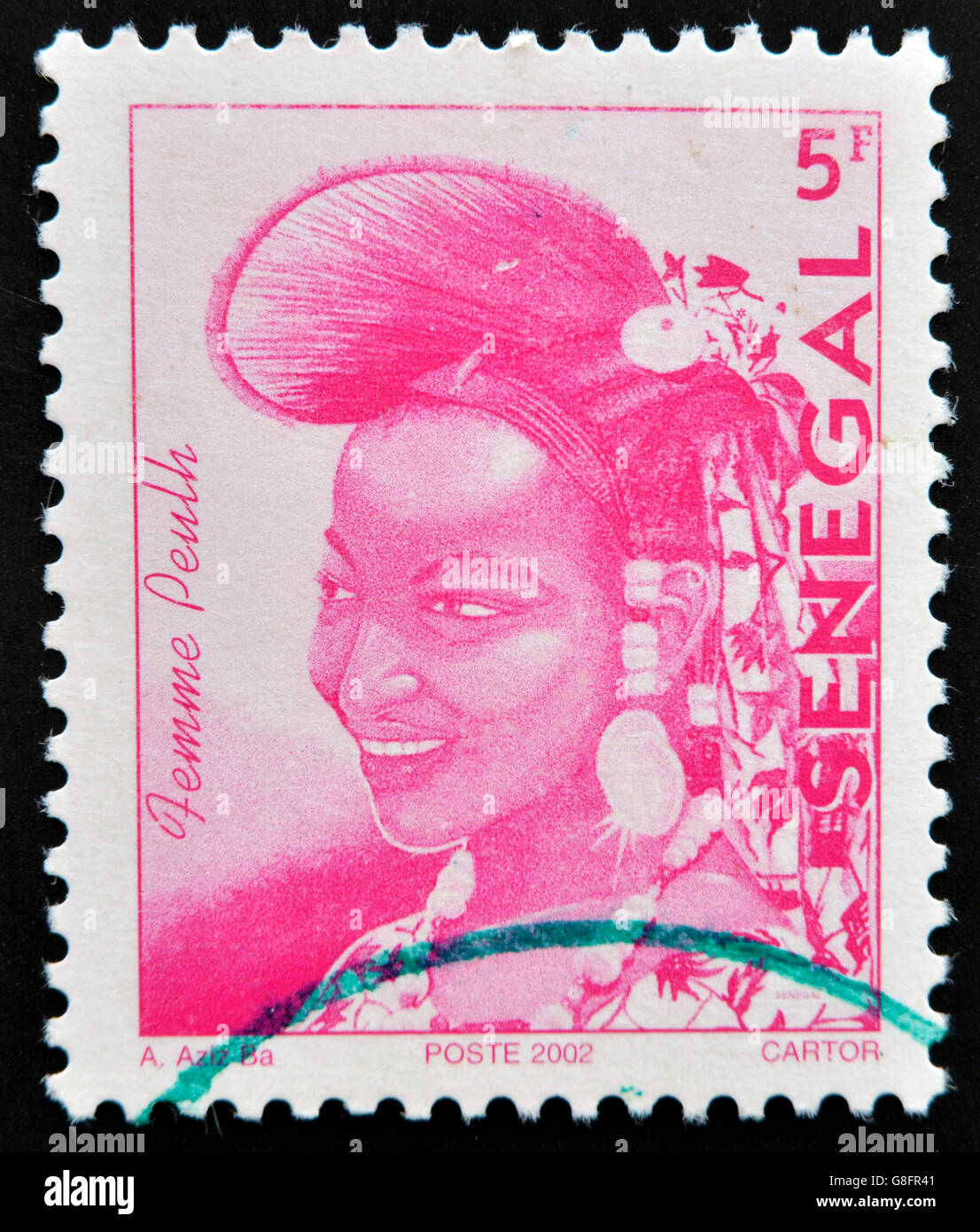 Sénégal - circa 2002 : timbre imprimé par le Sénégal, montre une femme d'élégance des Sénégalais, les femmes peules, vers 2002 Banque D'Images