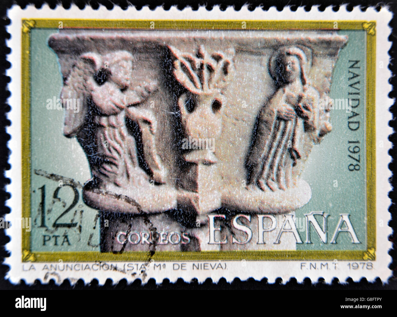 Espagne - CIRCA1978 : un timbre imprimé en Espagne à partir de la 'Noël' ,spire gothique de l'Annonciation, dans le cloître de l'église de Banque D'Images