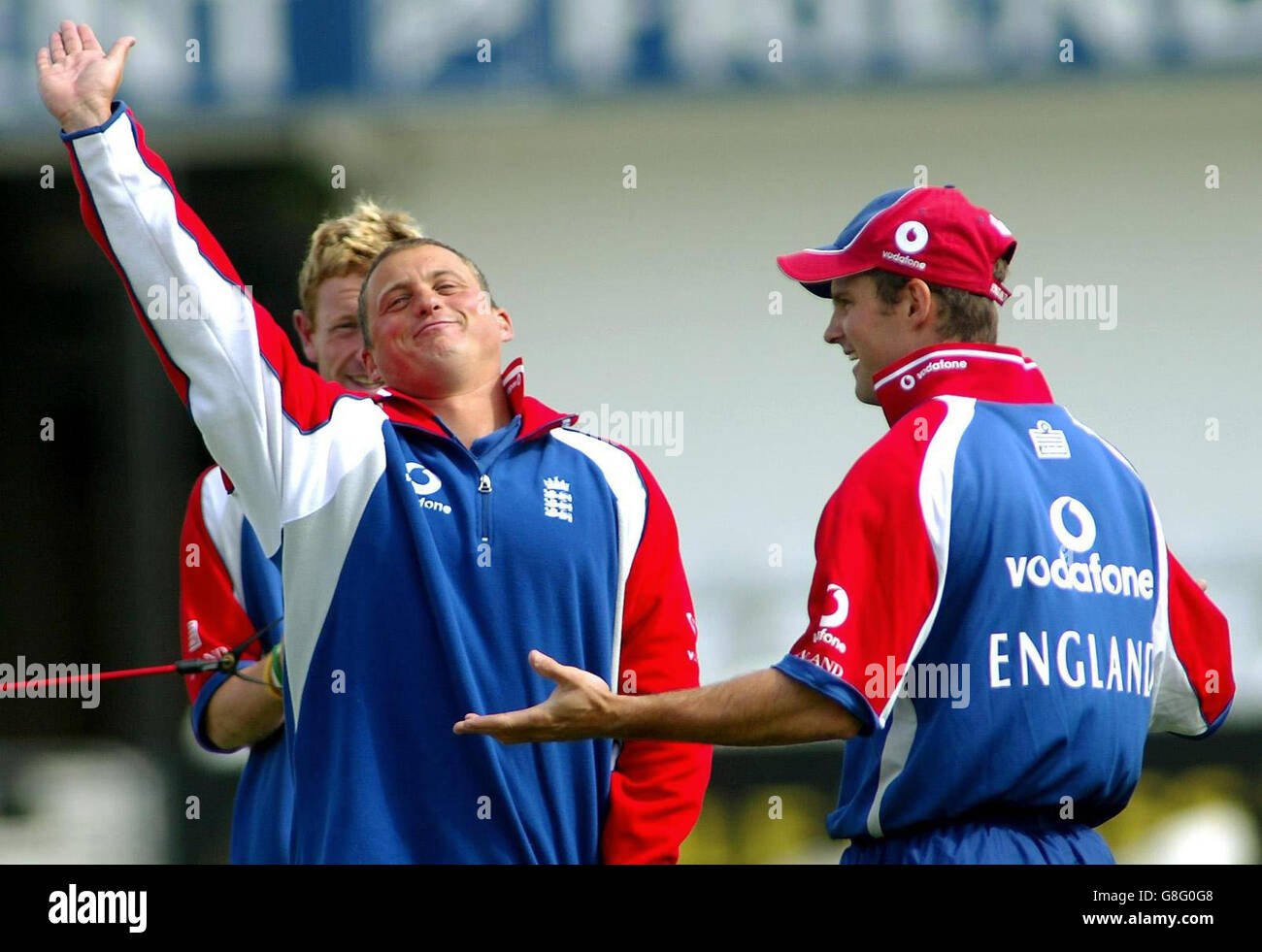 Cricket - The NatWest Challenge 2005 - Angleterre v Australie - Angleterre nets - Headingley.Darren Gough et Andrew Strauss en Angleterre. Banque D'Images