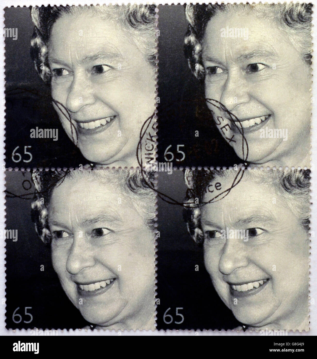 Royaume-uni - circa 2002 : timbre imprimé en Grande-Bretagne montre la reine Elizabeth II, golden jubilee, vers 2002. Banque D'Images