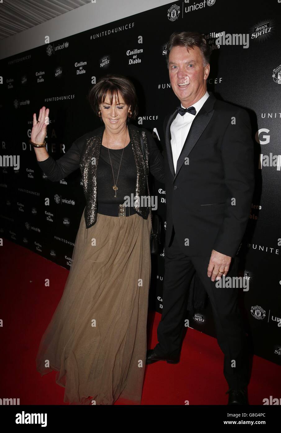 Louis van Gaal, directeur de Manchester United, et son épouse Truus arrivent pour le 16e dîner annuel United pour le Gala de l'UNICEF à Old Trafford, Manchester. Banque D'Images