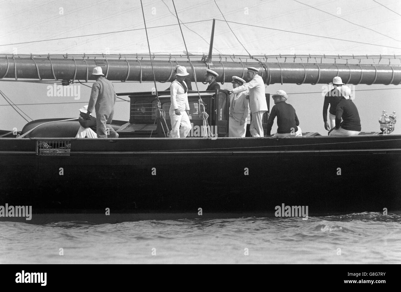 Le roi George V et le duc et la duchesse de York - Yacht Race Banque D'Images