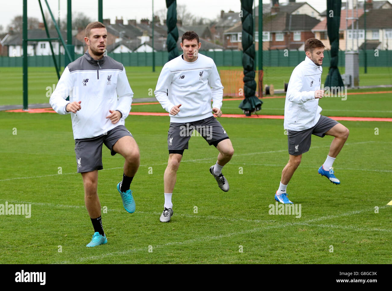Jordan Henderson, James Milner et Adam Lallana de Liverpool (de gauche à droite) pendant la séance d'entraînement au Melwood Training Ground, à Liverpool. Banque D'Images