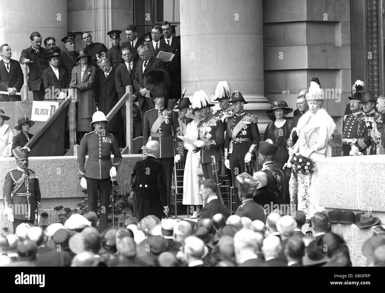 Le roi George V répond à l'adresse lorsqu'il a ouvert County Hall. Banque D'Images