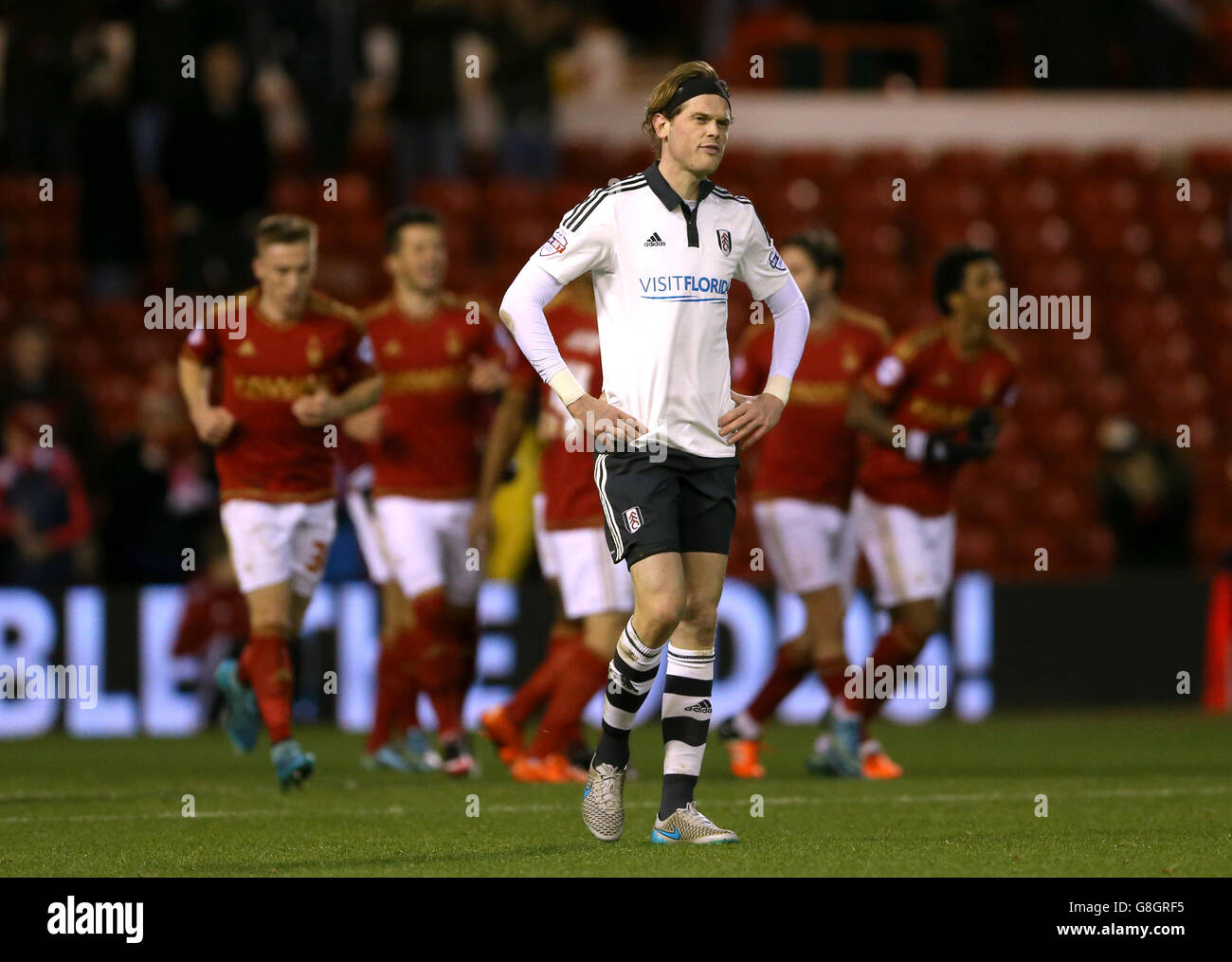 Richard Staarman de Fulham semble abattu après que la forêt de Nottingham ait obtenu leur score deuxième but du jeu Banque D'Images